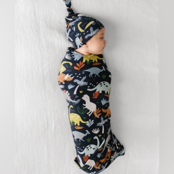 🦖🦕NIB LS Jurassic Swaddle🦕🦖 - Picture 1 of 3